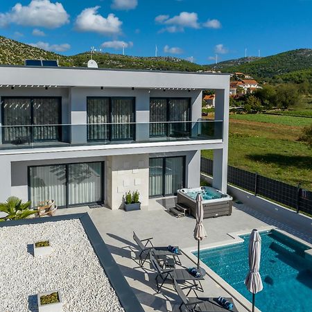 Luxury Villa Diana With Heated Pool And Jacuzzi Dograde ภายนอก รูปภาพ