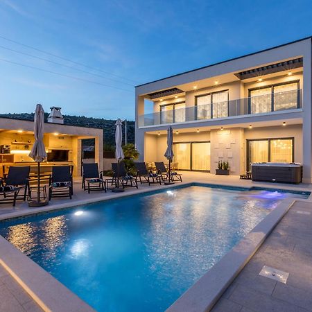 Luxury Villa Diana With Heated Pool And Jacuzzi Dograde ภายนอก รูปภาพ