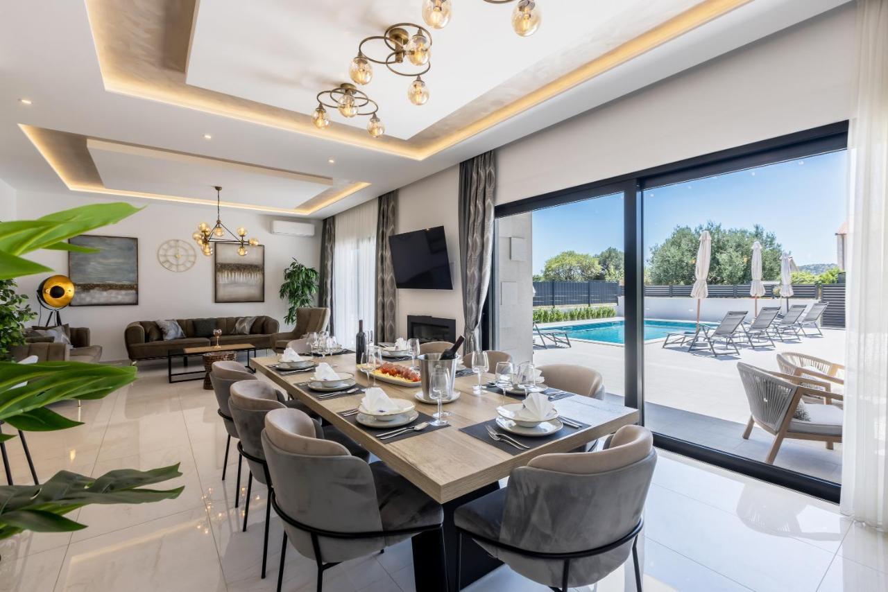 Luxury Villa Diana With Heated Pool And Jacuzzi Dograde ภายนอก รูปภาพ