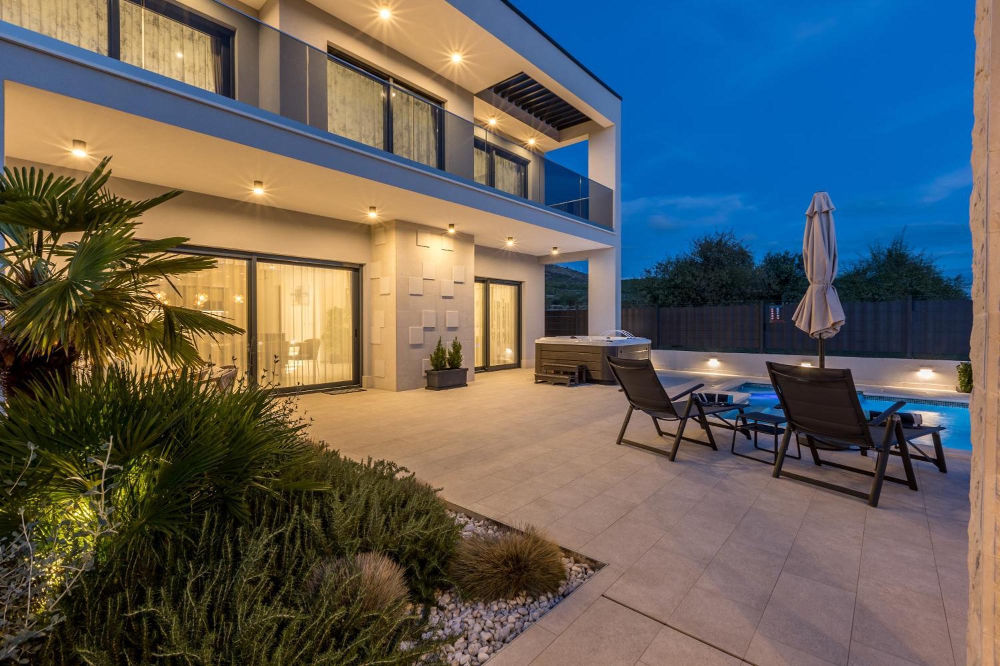 Luxury Villa Diana With Heated Pool And Jacuzzi Dograde ภายนอก รูปภาพ