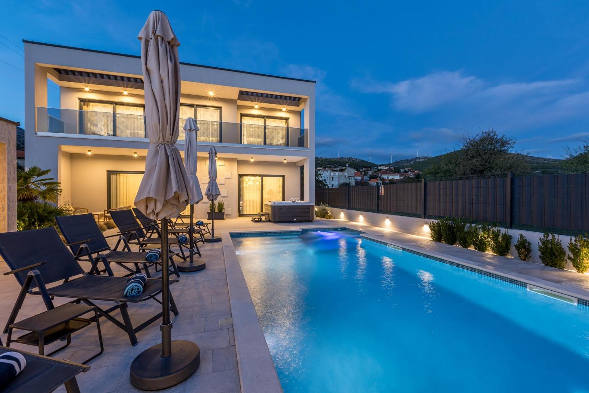 Luxury Villa Diana With Heated Pool And Jacuzzi Dograde ภายนอก รูปภาพ