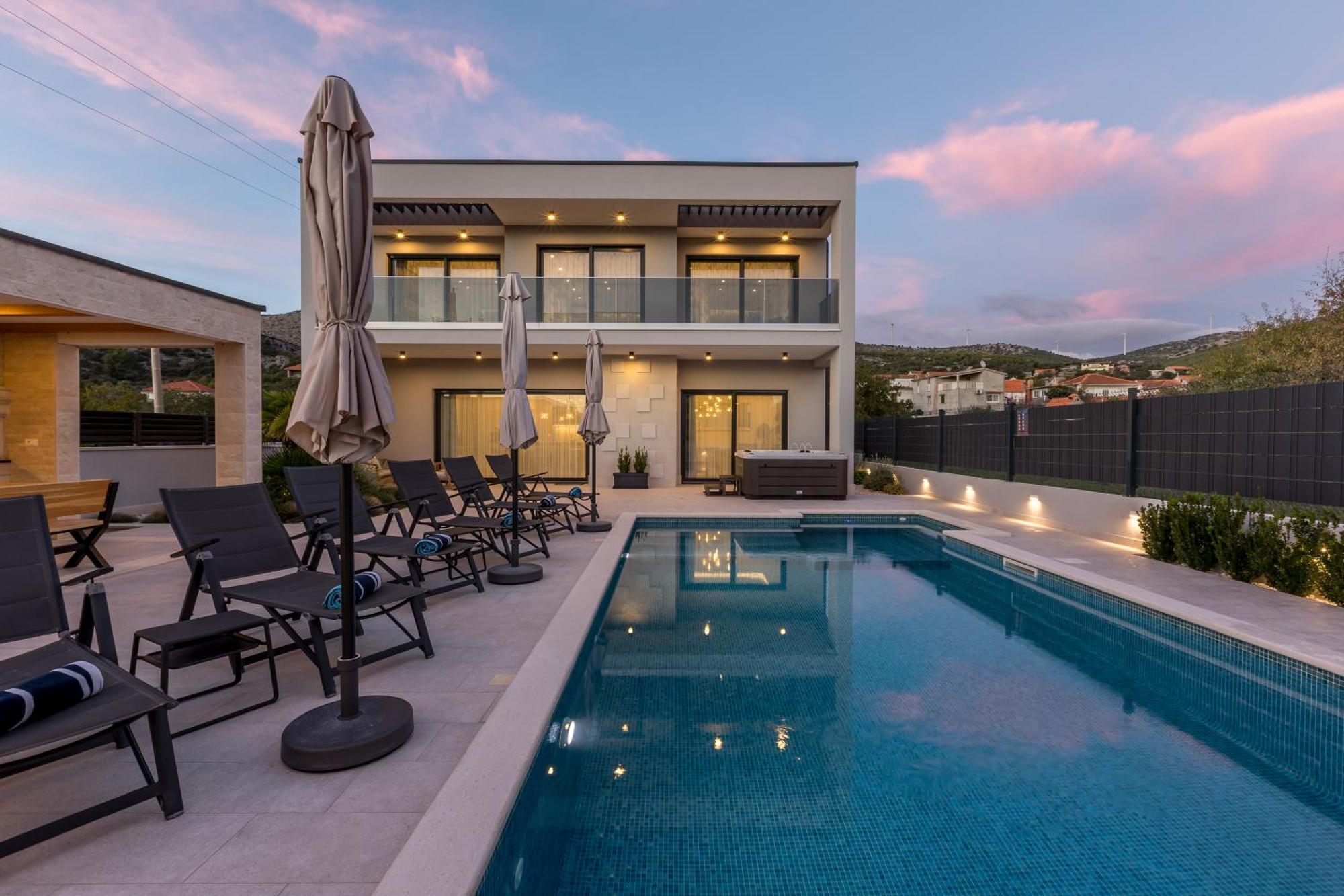 Luxury Villa Diana With Heated Pool And Jacuzzi Dograde ภายนอก รูปภาพ