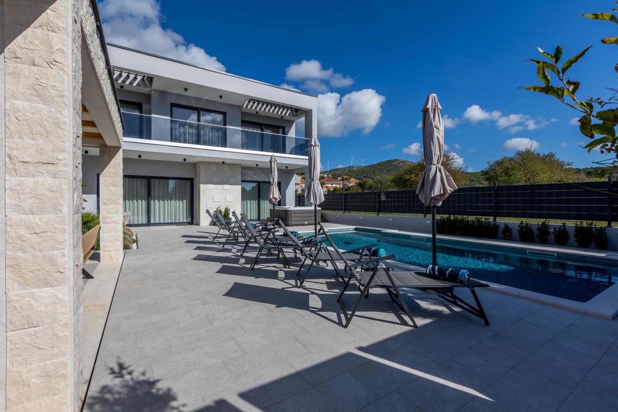 Luxury Villa Diana With Heated Pool And Jacuzzi Dograde ภายนอก รูปภาพ