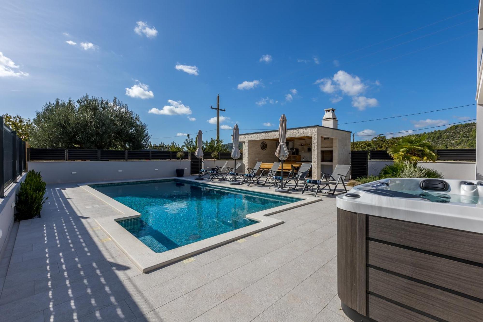 Luxury Villa Diana With Heated Pool And Jacuzzi Dograde ภายนอก รูปภาพ