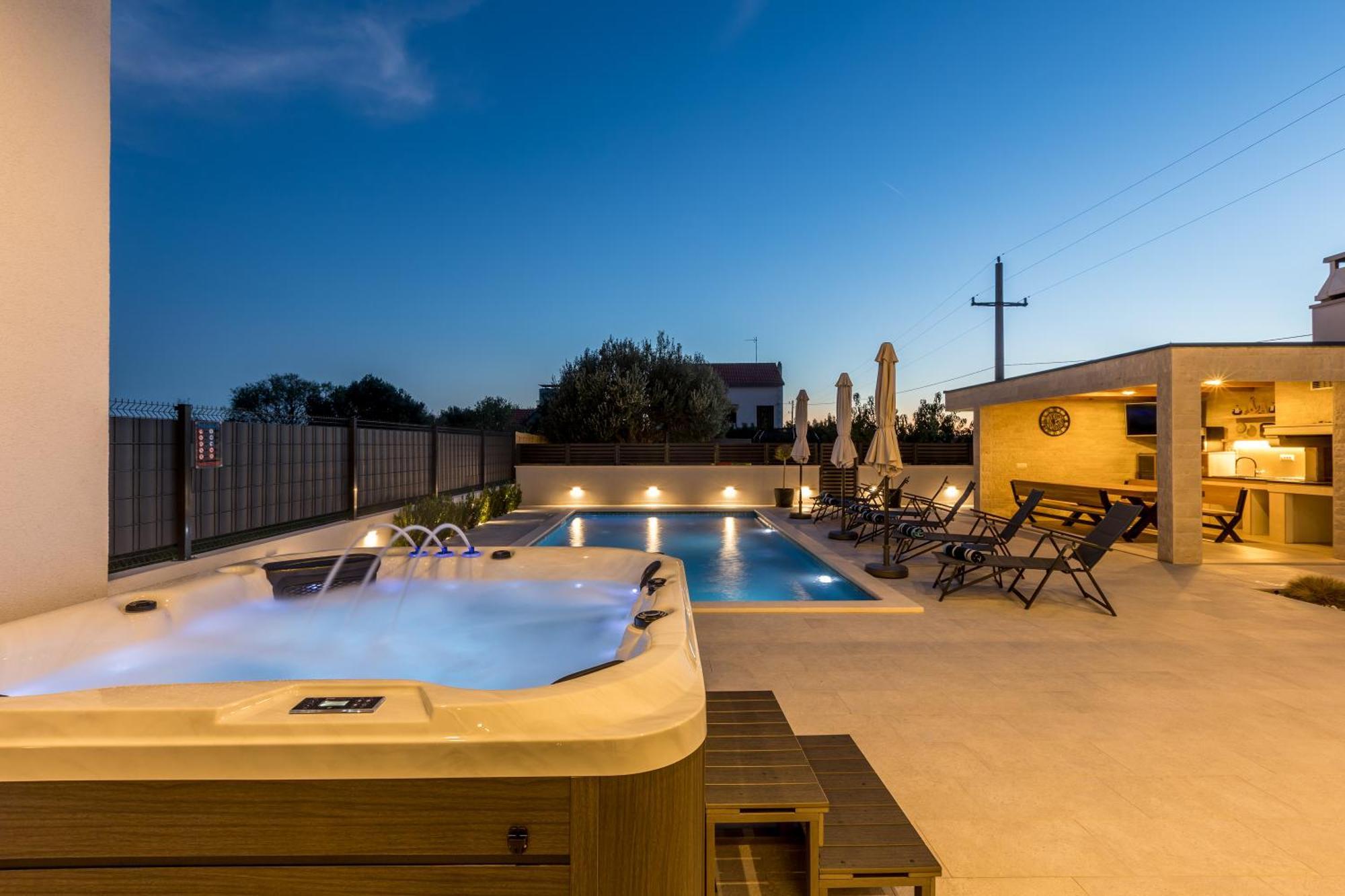 Luxury Villa Diana With Heated Pool And Jacuzzi Dograde ภายนอก รูปภาพ