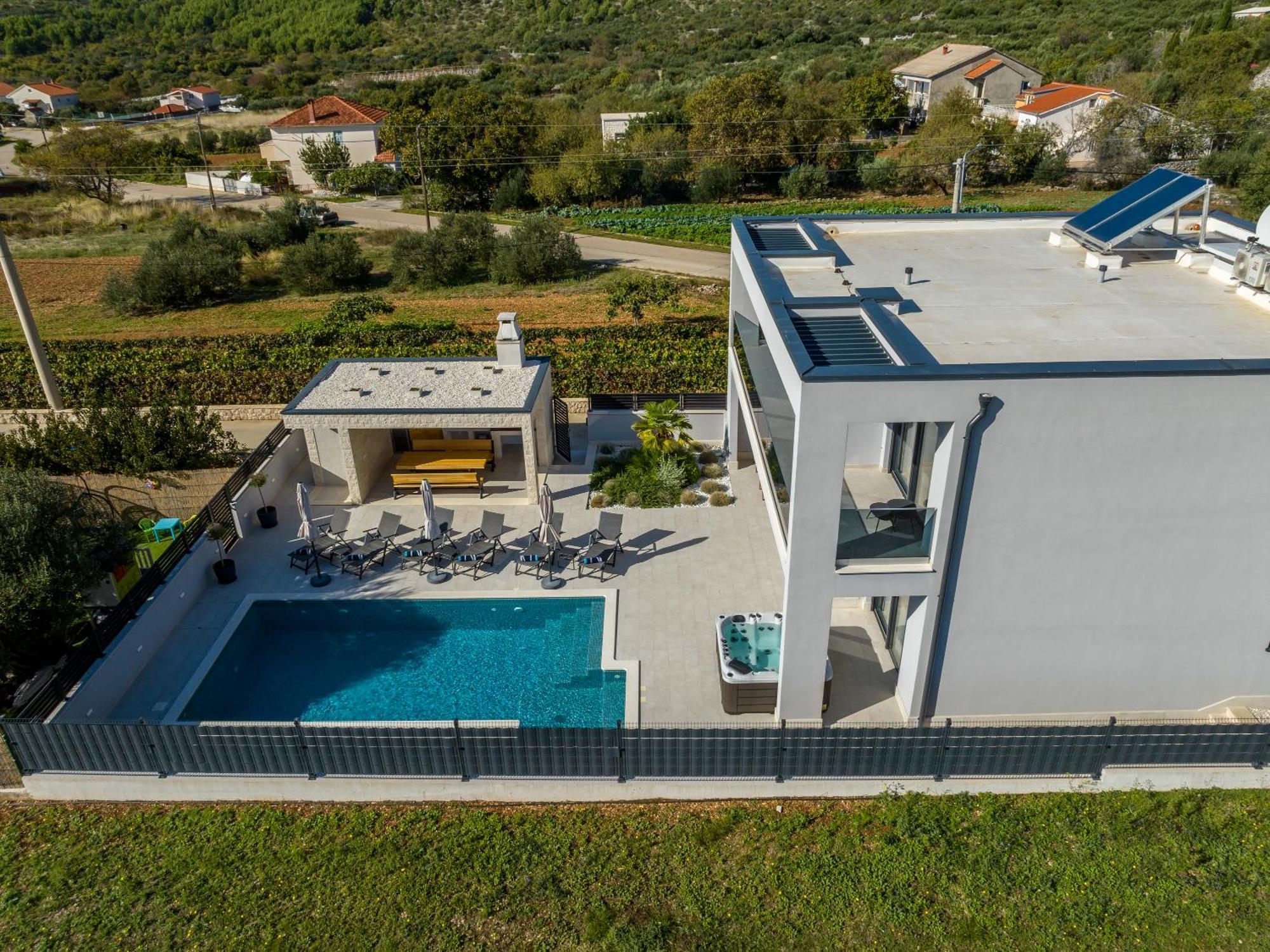 Luxury Villa Diana With Heated Pool And Jacuzzi Dograde ภายนอก รูปภาพ