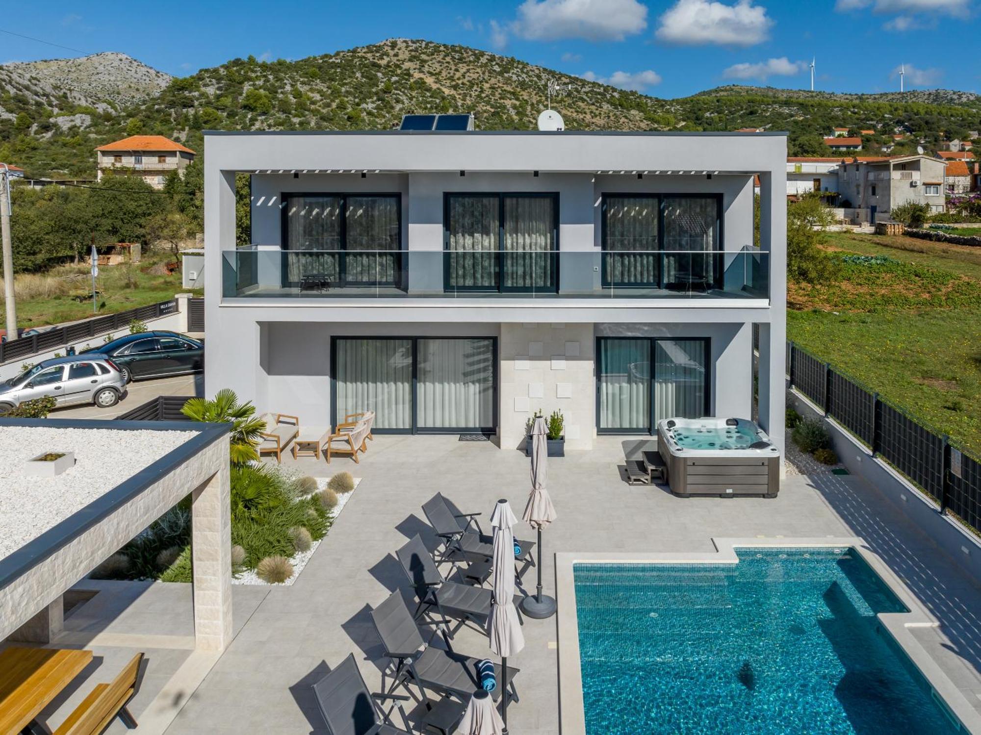 Luxury Villa Diana With Heated Pool And Jacuzzi Dograde ภายนอก รูปภาพ